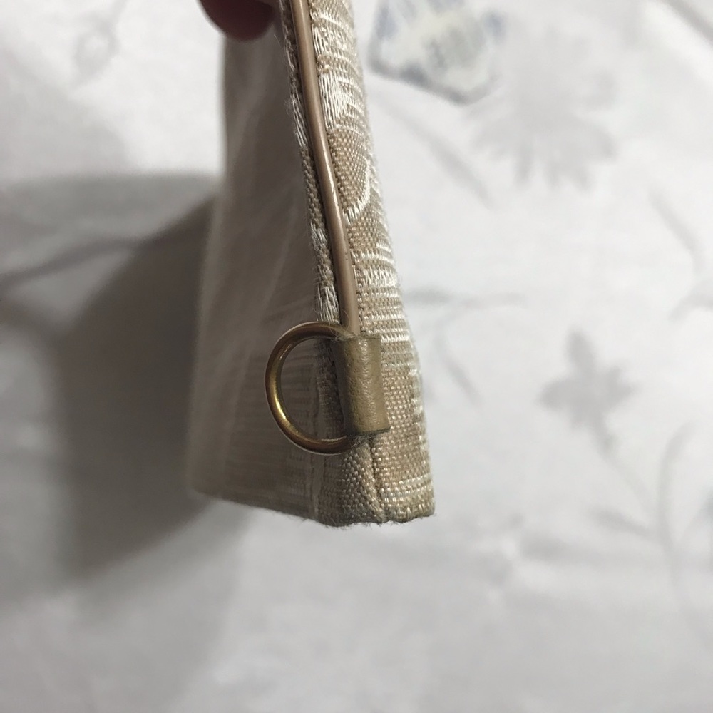 Chanel pouch - Picture 3 of 6